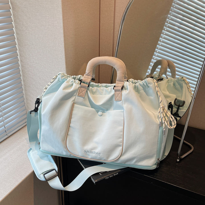 Sporty Carrying Bag with Innovative Cuff Design Bowlift