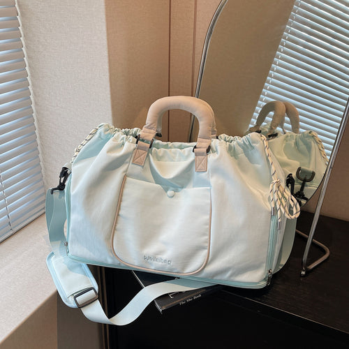 Sporty Carrying Bag with Innovative Cuff Design Bowlift