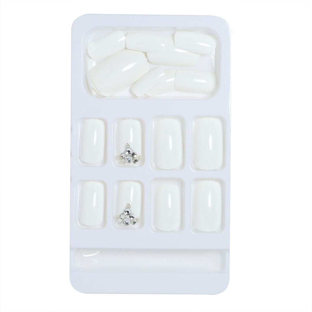 Luxury Press-On Nail Design with Rhinestone Accents Bowlift