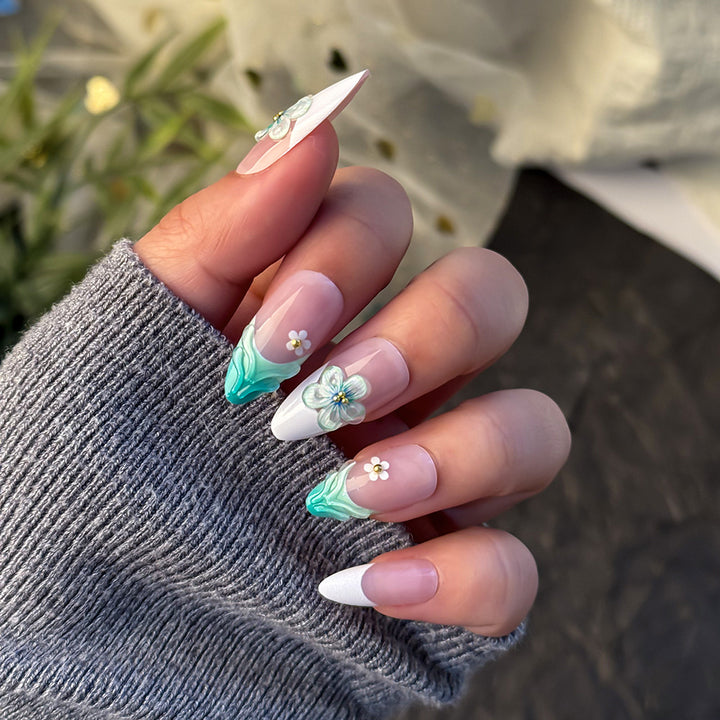 Floral-Embellished Press-On Nail Set Bowlift