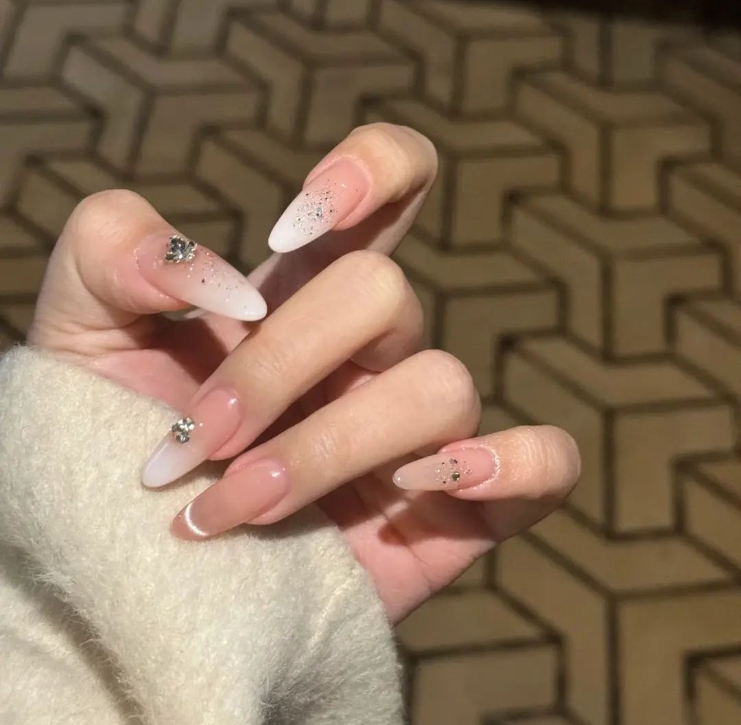 Ombre Art Nails Bowlift