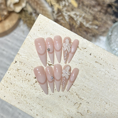 Elegant Stiletto Press-On Nail Art Set with Floral Accents Bowlift