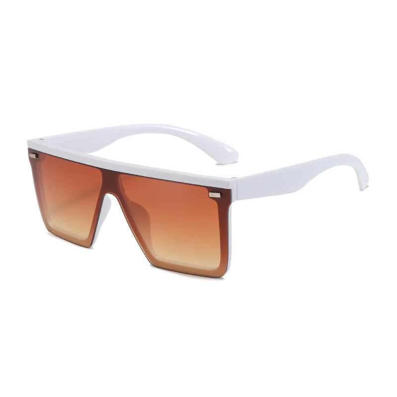 Women's Sporty Oversized Sunglasses with Modern Frame Bowlift