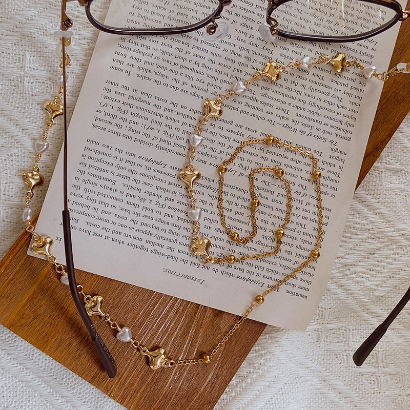 Fashionable necklace with pearls and golden accents Bowlift