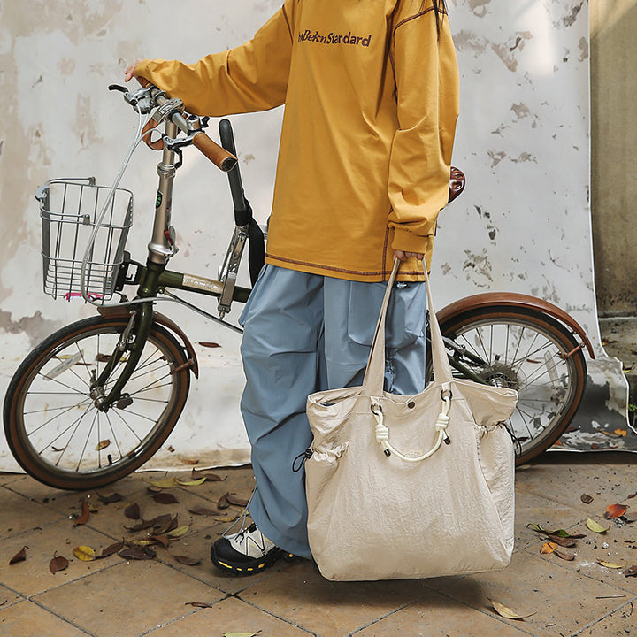 Practical leisure messenger bag with versatile storage options Bowlift