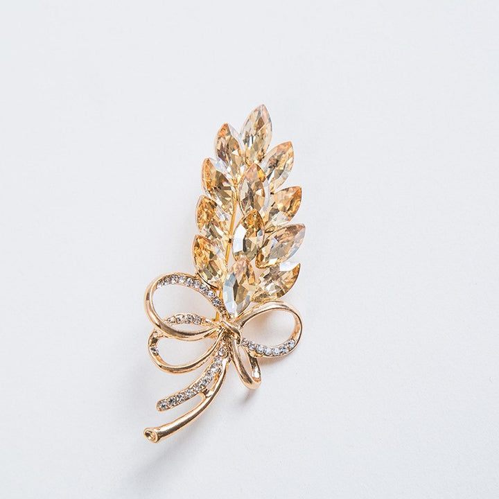 Elegante Brooch with Crystals Bowlift