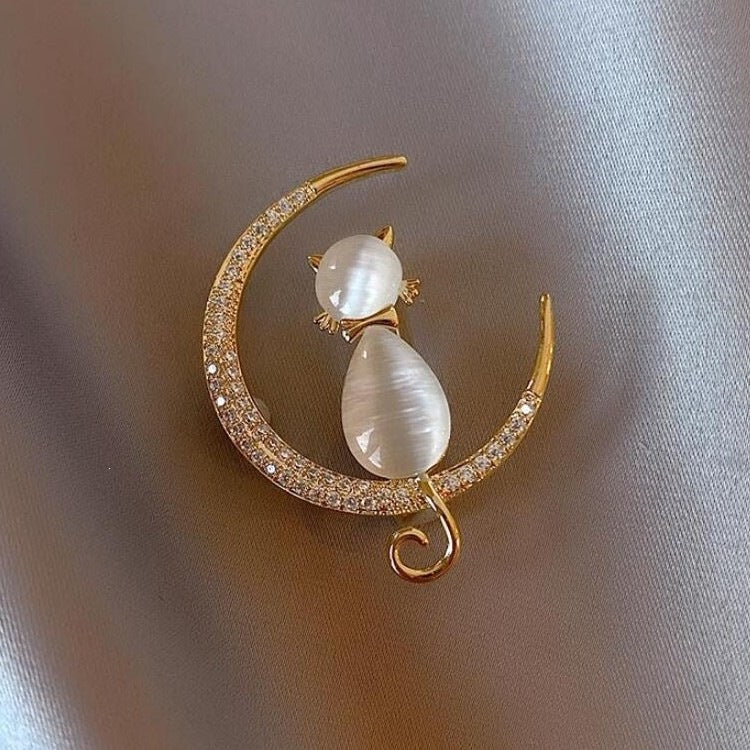 Elegant Cat Brooch Bowlift