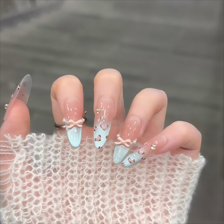 Decorative Heart Design Press-On Nail Set Bowlift