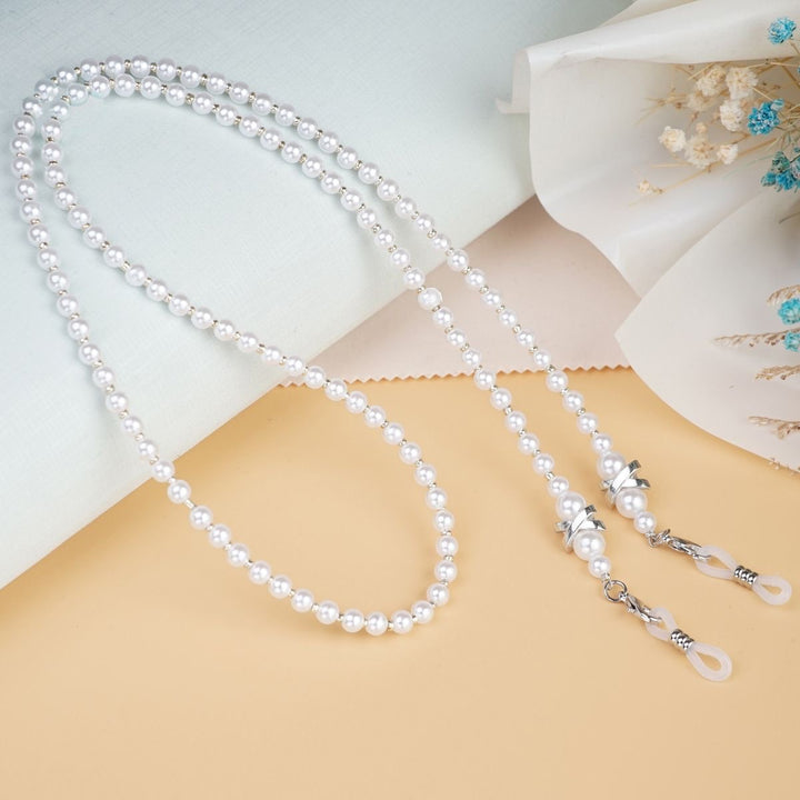 Stylish Beaded Glasses Chain Bowlift