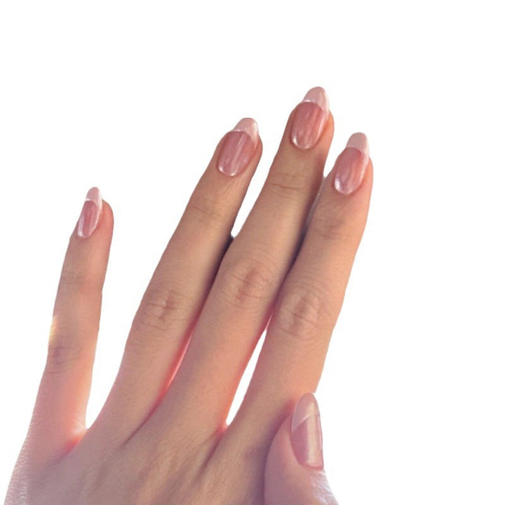 Artificial nails with elegant French tips Bowlift