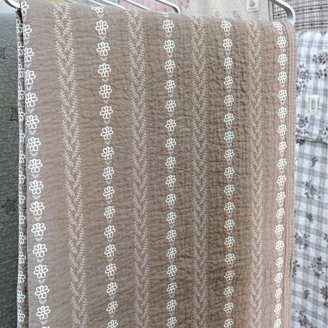Ladies cuddly blanket with cute horse motif Bowlift