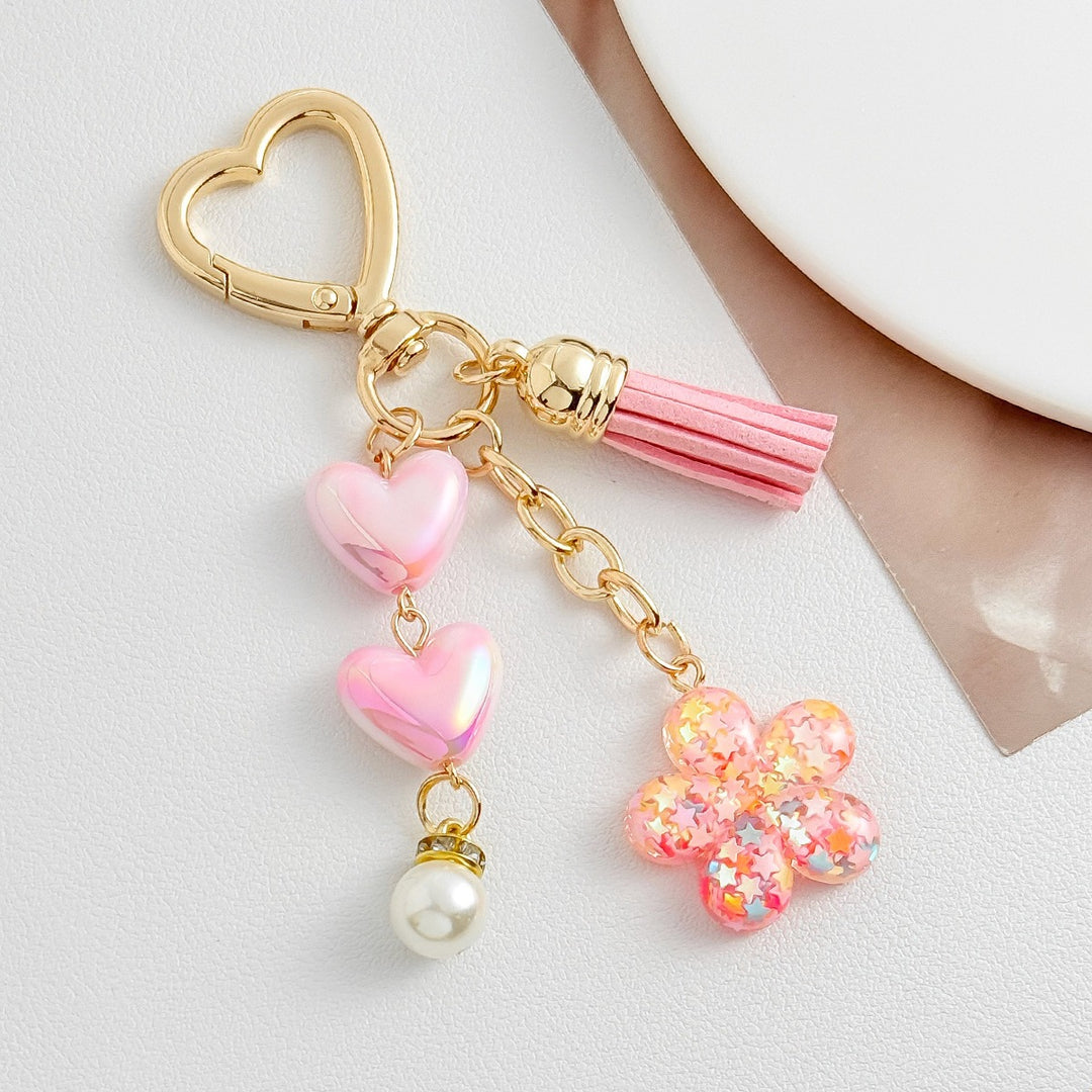 Playful keychain with hearts and flower motif Bowlift