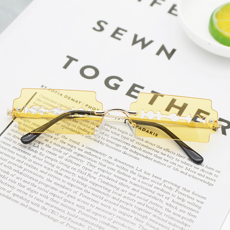 Women's Fashionable Retro Sunglasses in Unique Design Bowlift