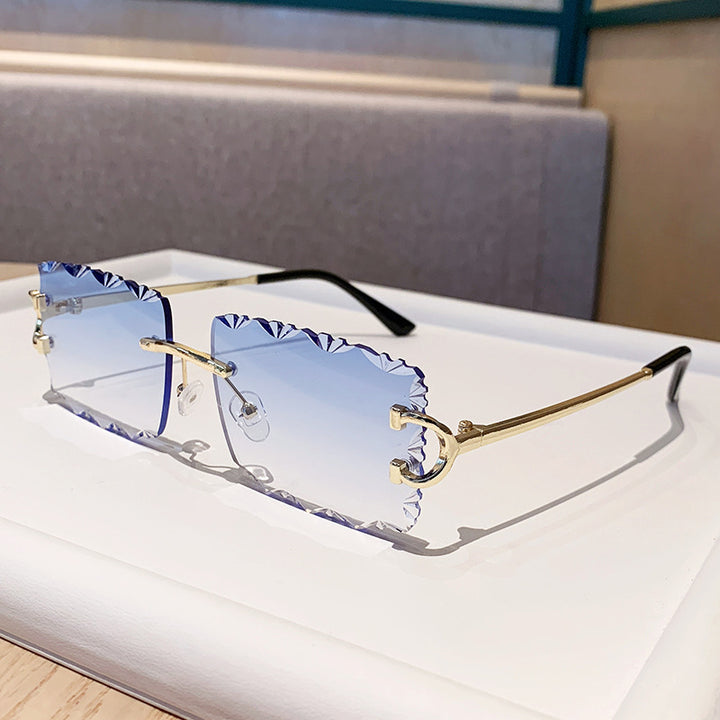 Ladies fashionable sunglasses with playful frame Bowlift