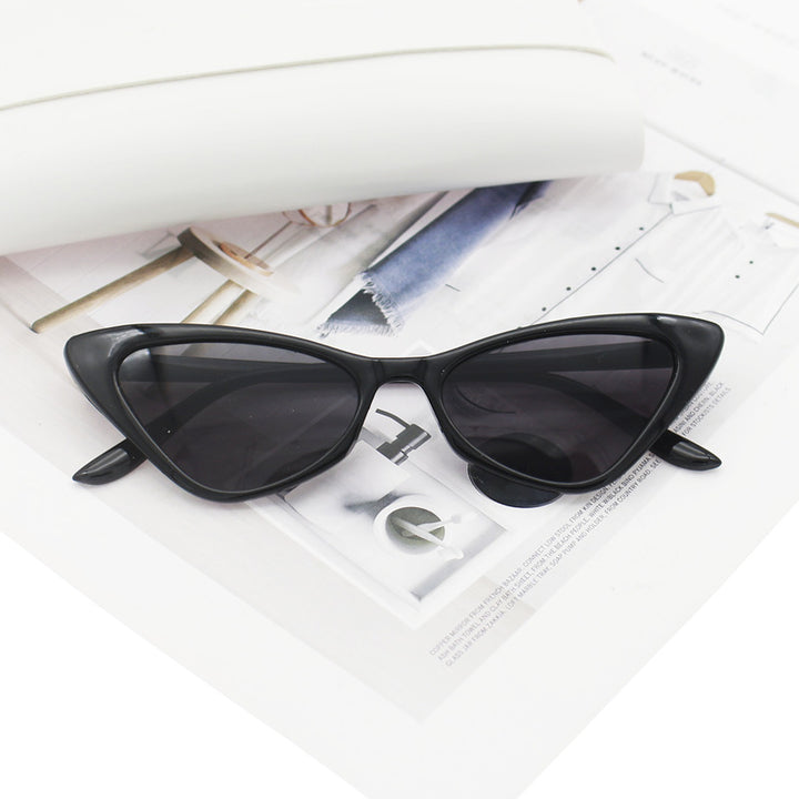 Women's Cat-Eye Sunglasses with Carefully Designed Frame Bowlift