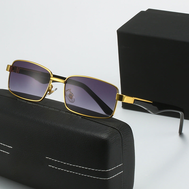 Women's corrective glasses with elegant gold-colored frame and stylish design Bowlift