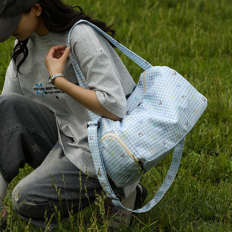Shoulder bag with versatile interior pockets and durable material Bowlift