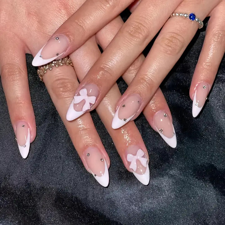 Artificial nail tips with elegant tips and floral design Bowlift