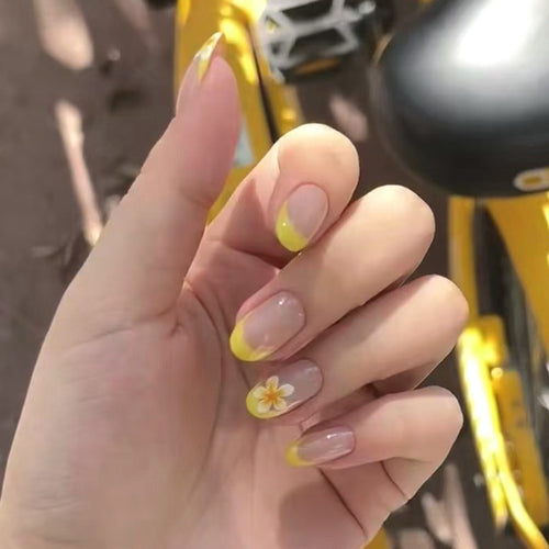 Artificial Nail Art with Blooming Design Bowlift