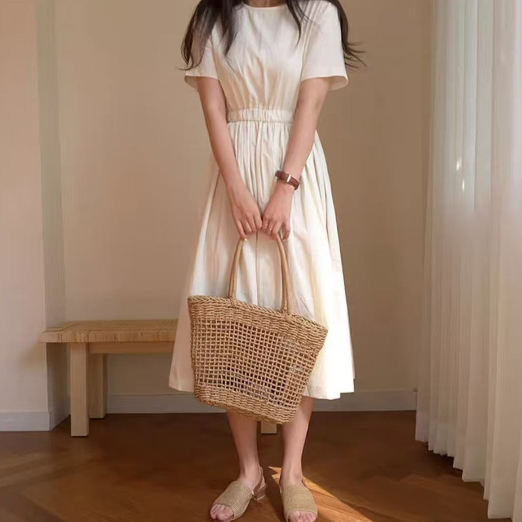 Handcrafted straw bag with fine structure Bowlift