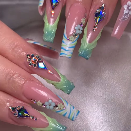 Glamorous 3D Floral Press-On Nail Extensions Bowlift
