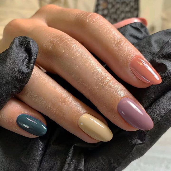 Artful nail extensions with an elegant leaf pattern Bowlift