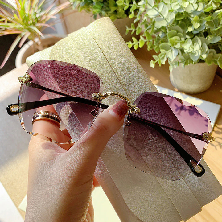 Women's stylish wing sunglasses with high-quality metal frame Bowlift