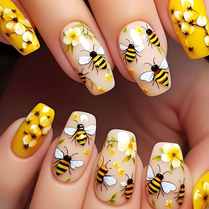 Artificial nails with bee and flower design Bowlift