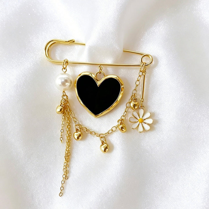 Elegant safety pin pendant Bowlift