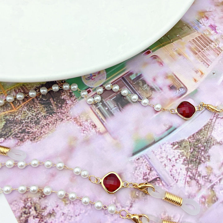 Elegant pearl necklace with golden accents Bowlift