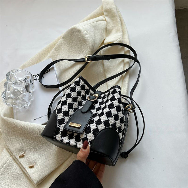 Chic Bucket Bag Bowlift