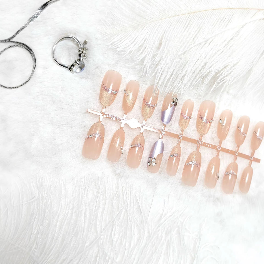 Luxury artificial nails with elegant accents Bowlift