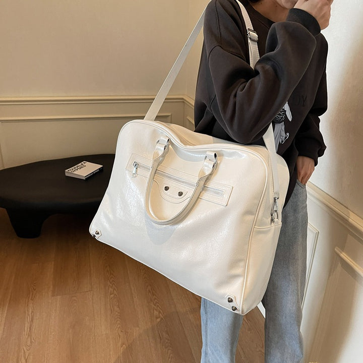 Luxurious Vintage-Inspired Leather Duffel Bag Bowlift