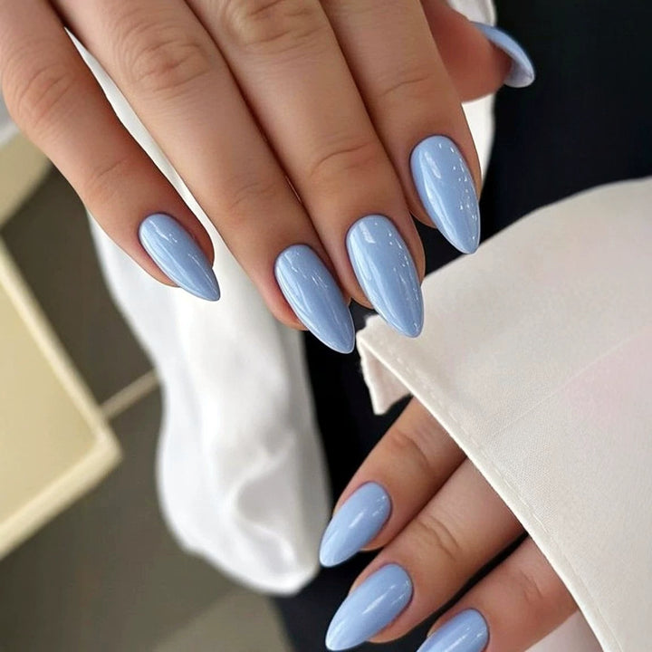 Nail set with elegant, high-gloss tips Bowlift