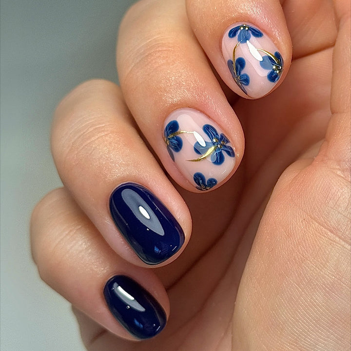 Artificial nails with modern night motif Bowlift