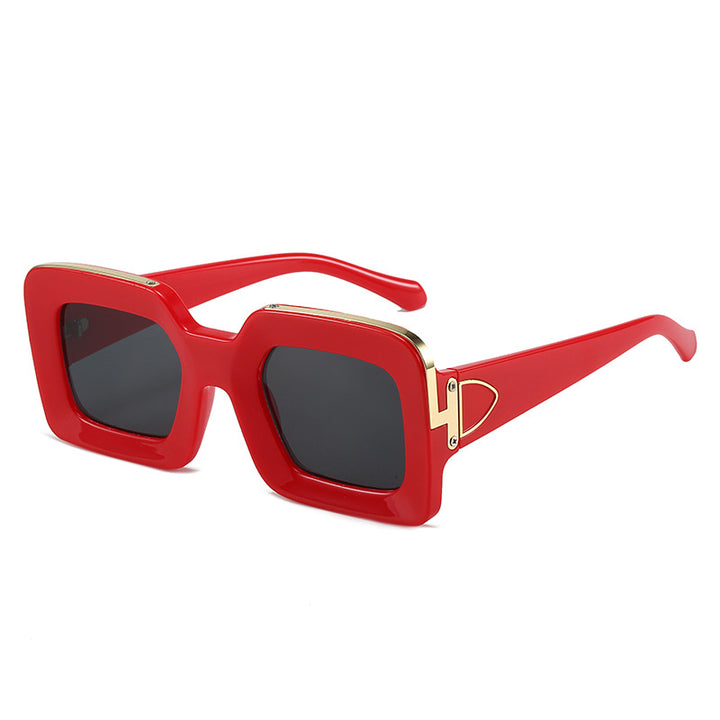 Women square sunglasses with luxurious design and golden accents Bowlift