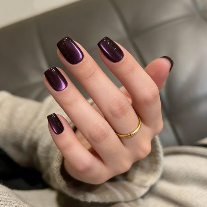 Artificial nails with elegant gradient and shimmering shine Bowlift