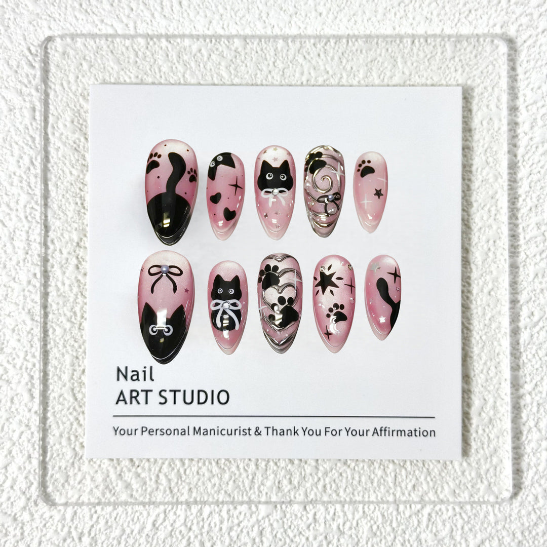 Nail art set with cat pattern Bowlift