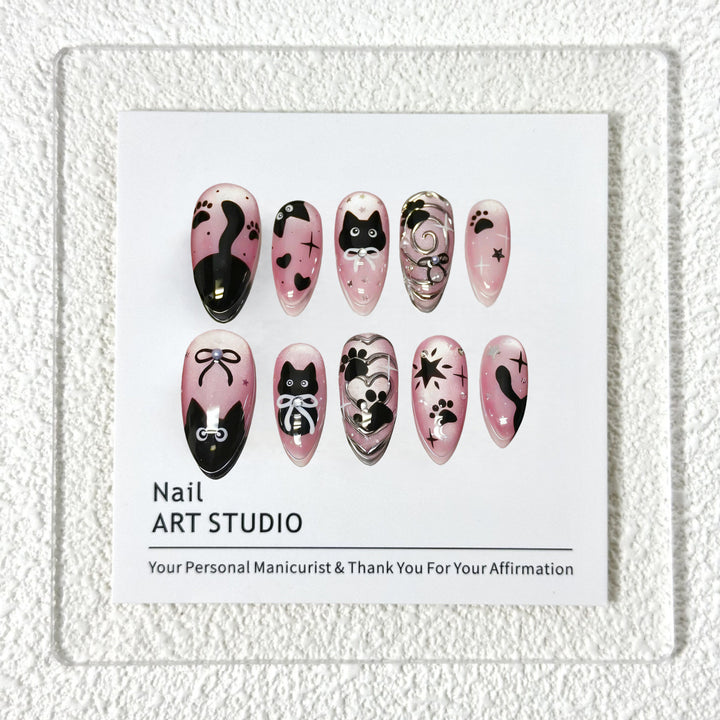 Nail art set with cat pattern Bowlift