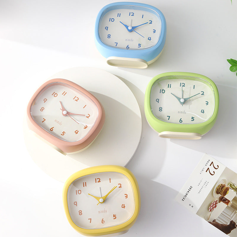 Table Clock in Modern Retro Design Bowlift