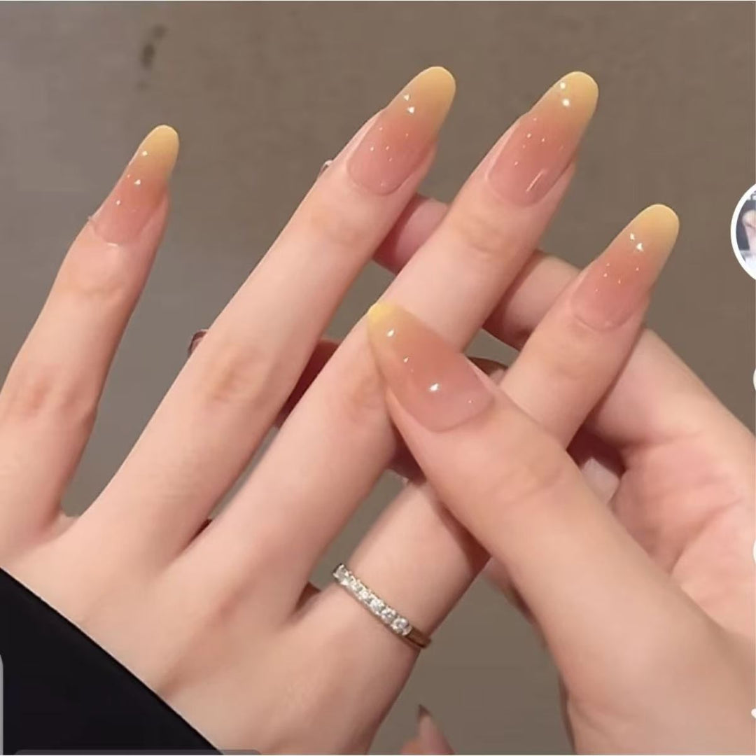 Artificial nails in elegant ombre style Bowlift