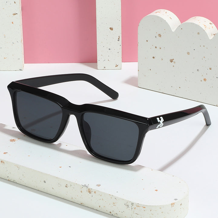 Women's fashionable sunglasses in modern rectangular design Bowlift
