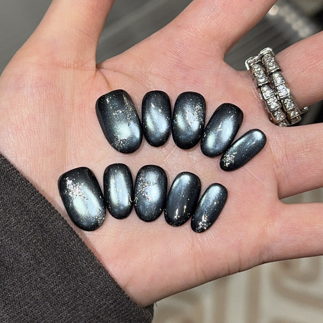 Nail tips in elegant design Bowlift