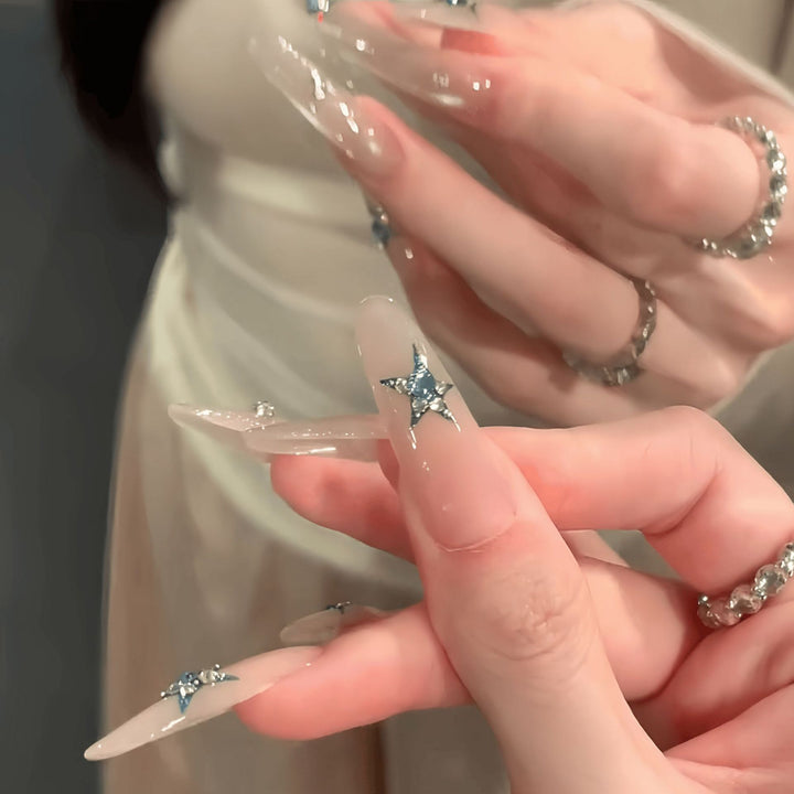 Glamorous artificial nails with star accents Bowlift