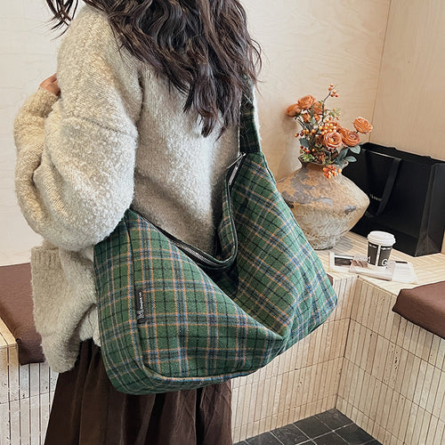 Chic Everyday Hobo Bag Bowlift