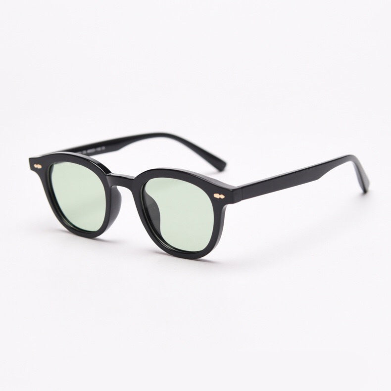 Fashionable sunglasses with round lenses and stylish frame Bowlift