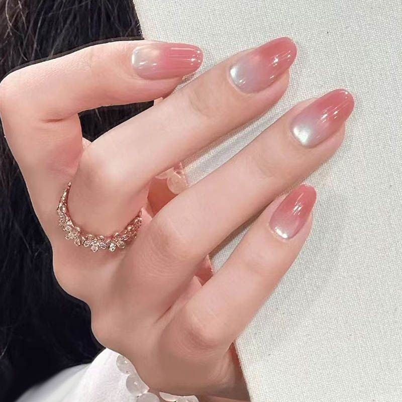 Elegant Artificial Fingernails In Gentle Ombre Look Bowlift
