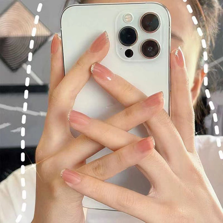 Elegant and shimmering nail art Bowlift