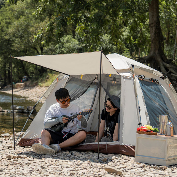 Camping tent with spacious interior and expandable sun protection Bowlift