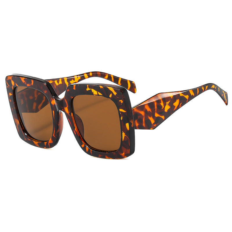 Women's oversized sunglasses in striking square design Bowlift
